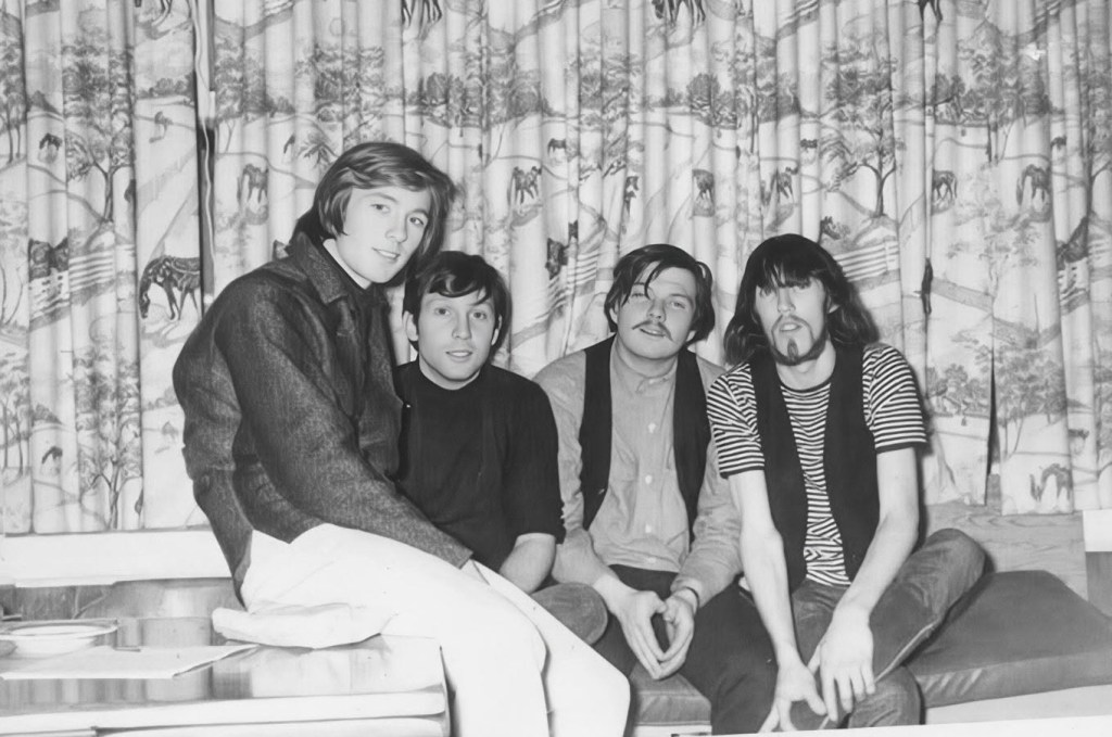 The Trophies | Leave My Girl Alone | (Kapp) 1966